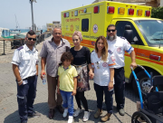 بالصور: مريضة بالسرطان من القدس تحقق حلمها بزيارة ميناء مدينة يافا وبحرها